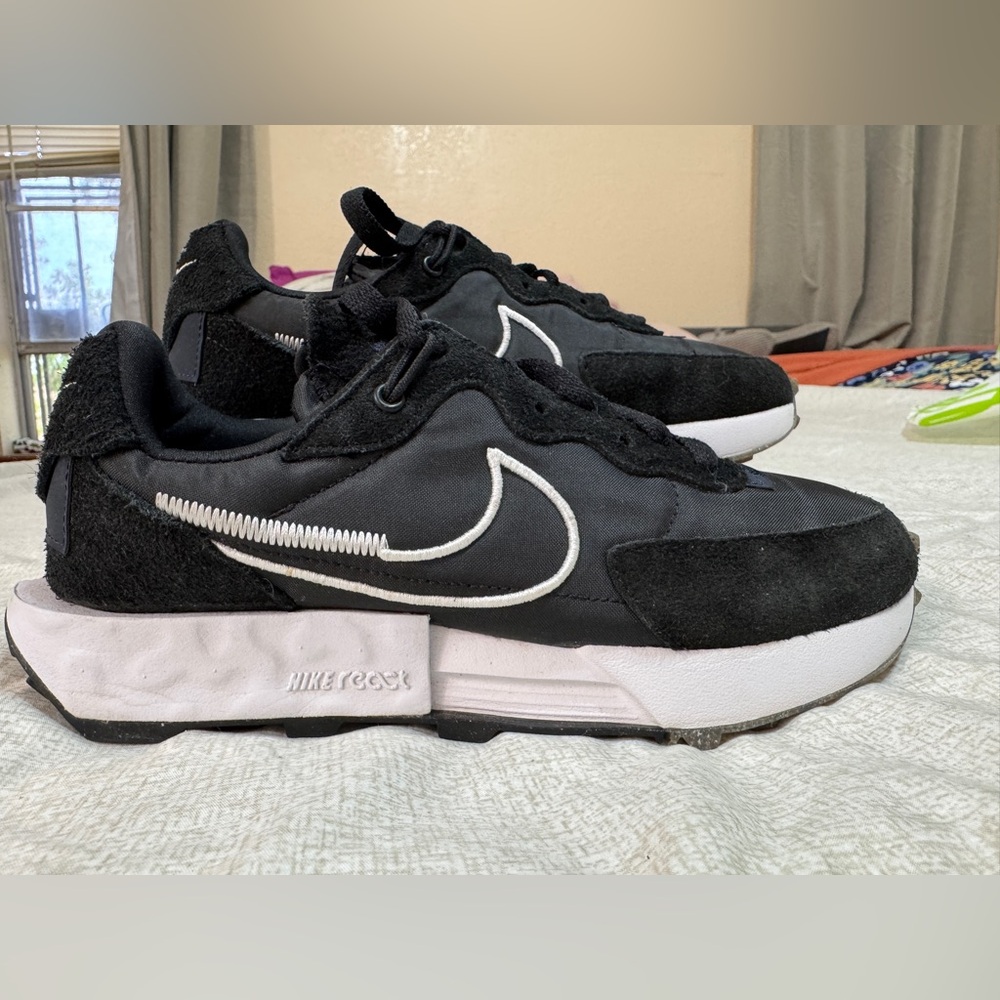 Nike Waffle Black & White Sneakers